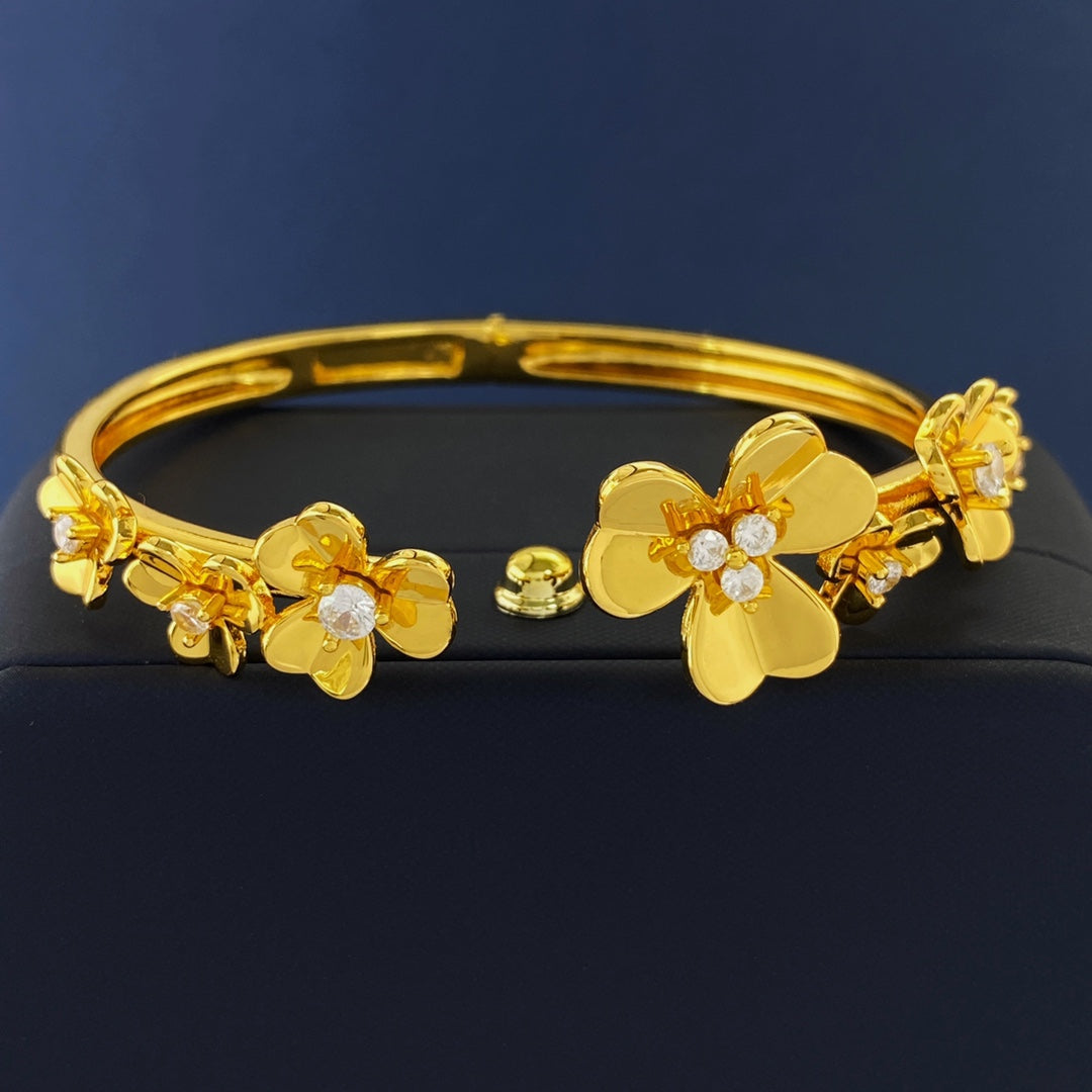 Frivole Seven Flowers Bracelet