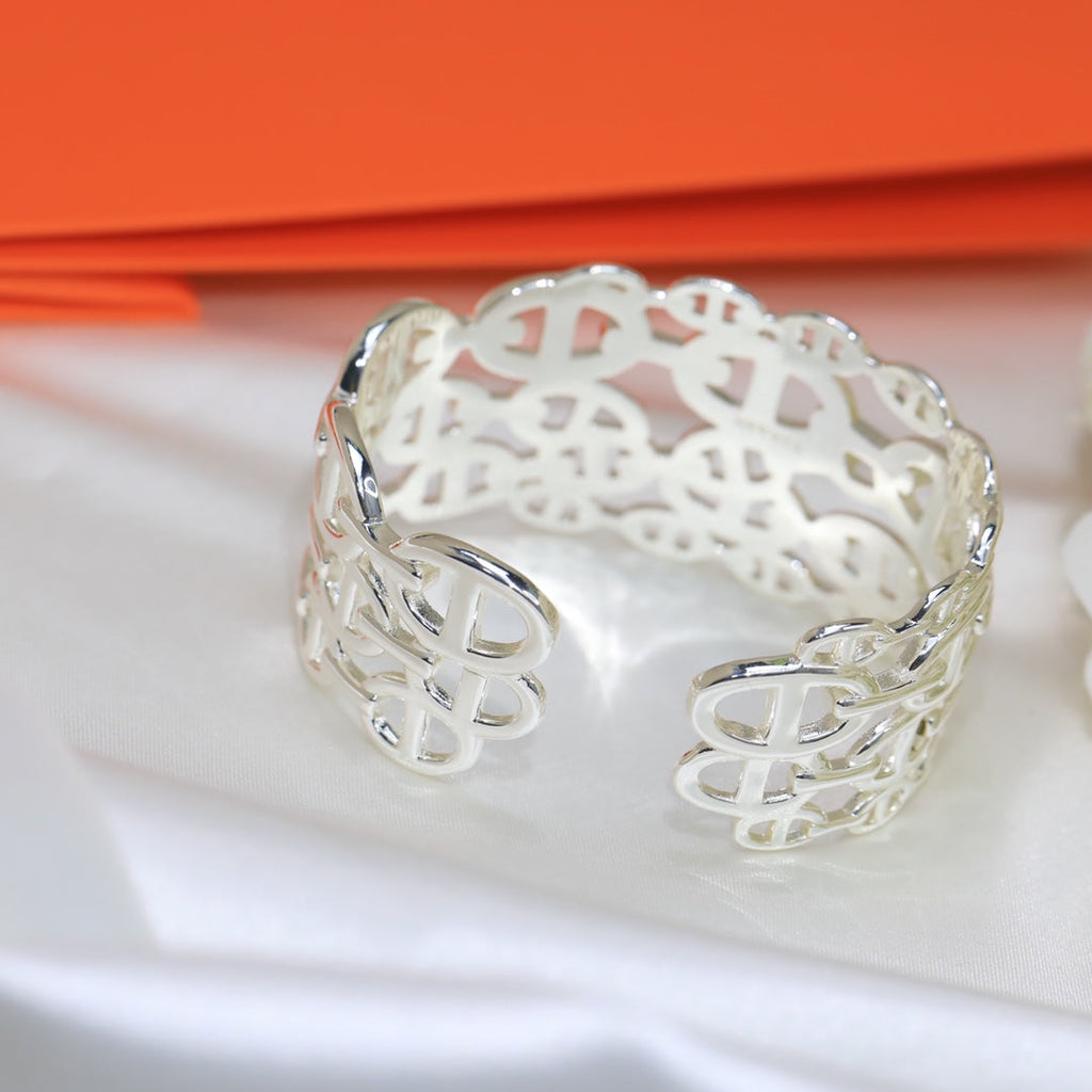 Hermes Chaine D'Ancre Wide Cutwork Bracelet - 18K Gold
