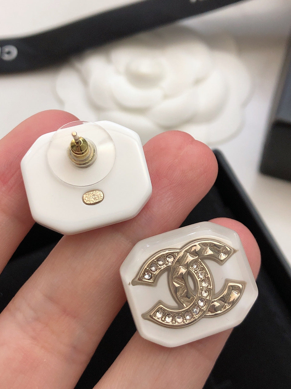 Chanel Resin Earrings - 18K Yellow Gold