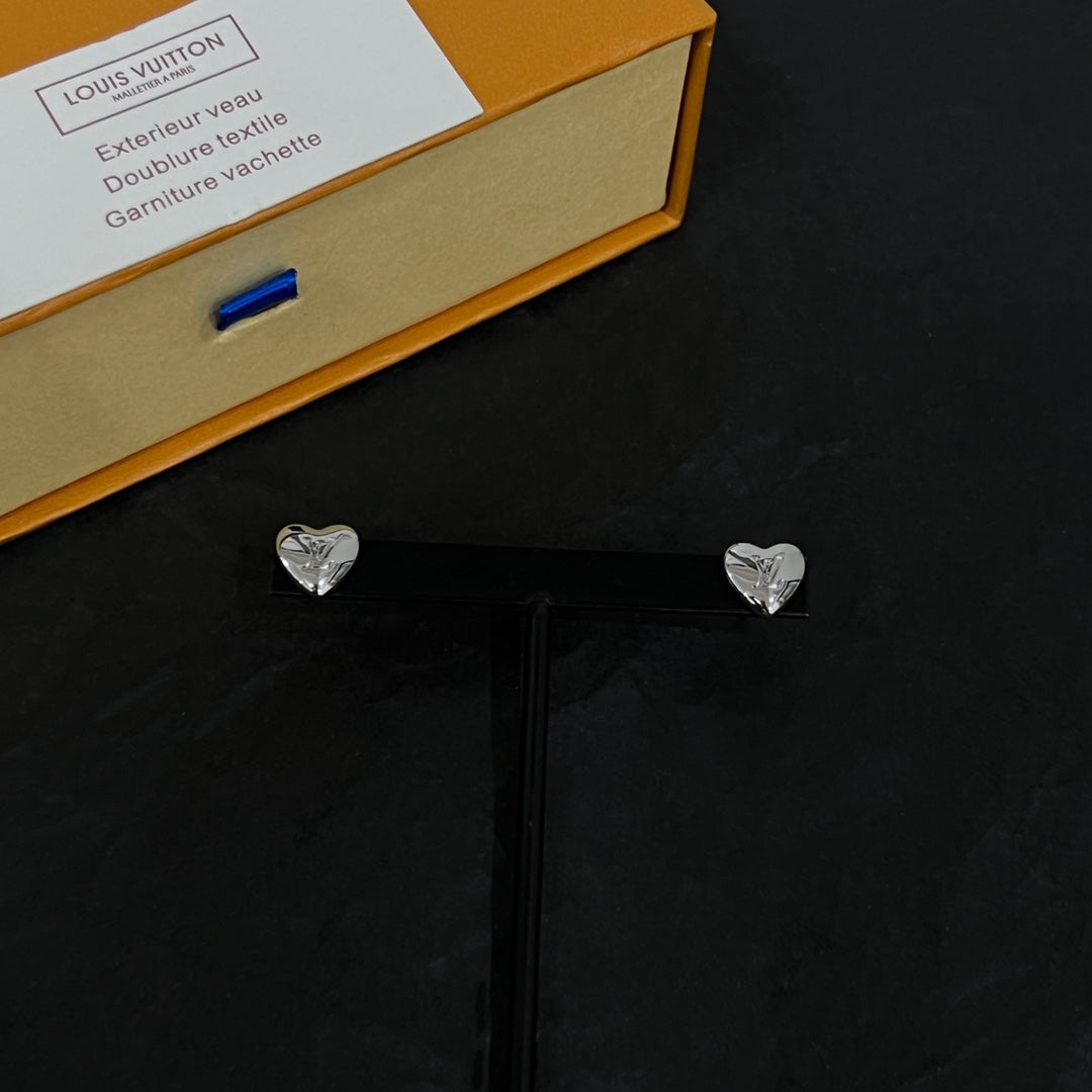 Louis Vuitton Heart Earrings - 18K Gold