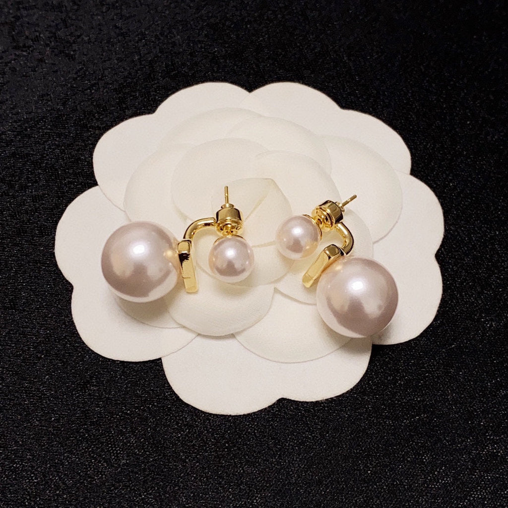 Celine Triomphe Pearl Earrings - 18K Yellow Gold