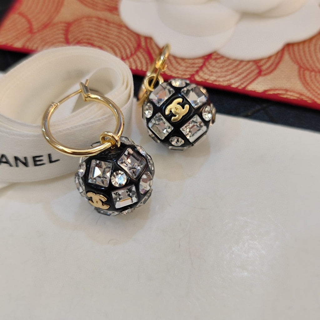 Chanel Round Crystal Earrings - 18K Yellow Gold