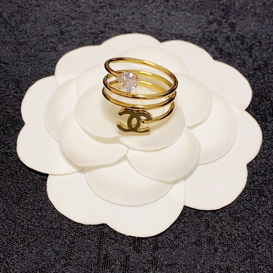 Chanel Vintage Pearl Ring - 18K Yellow Gold