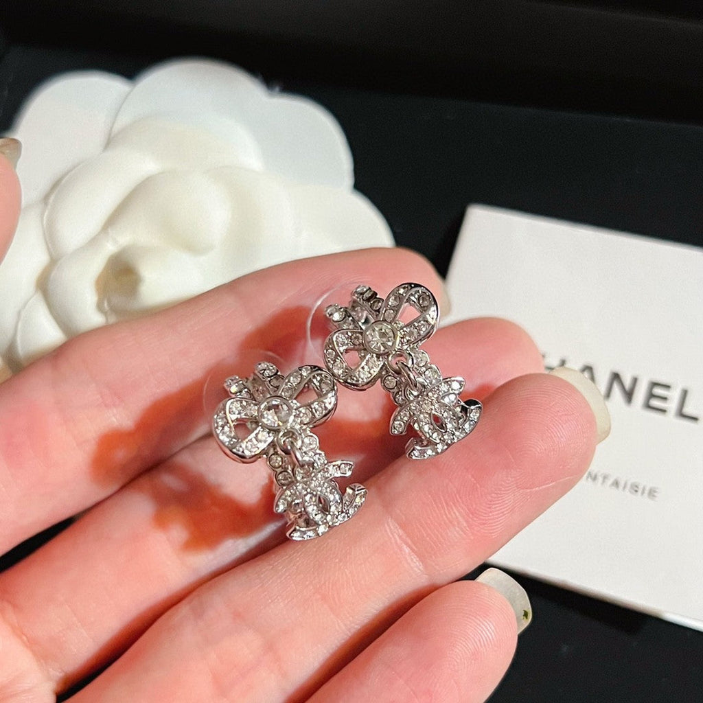 Chanel Diamond Pendant Earrings - 18K White Gold