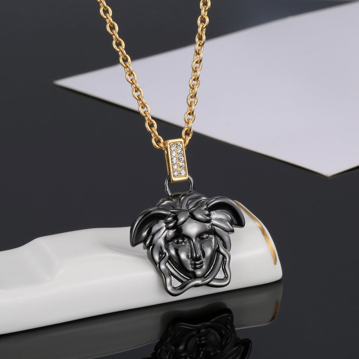 Ver Classic Necklace