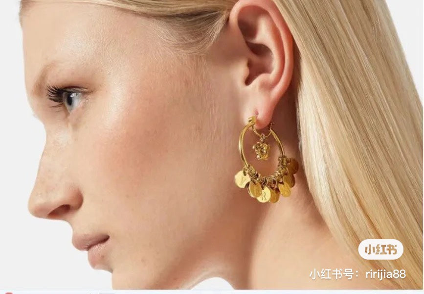 Vers Circle Earrings - 18K Yellow Gold