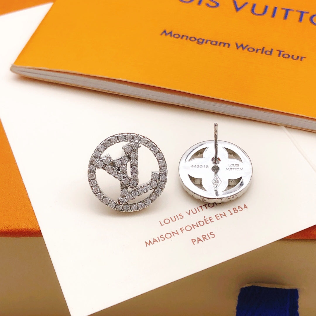 Louis Vuitton Blossom Diamond Earrings - 18K Gold