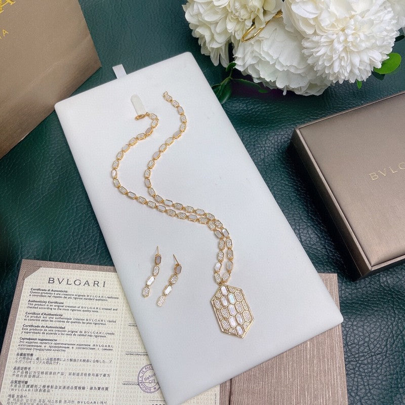 Serpenti Eyes on Me Necklace - 18K Gold