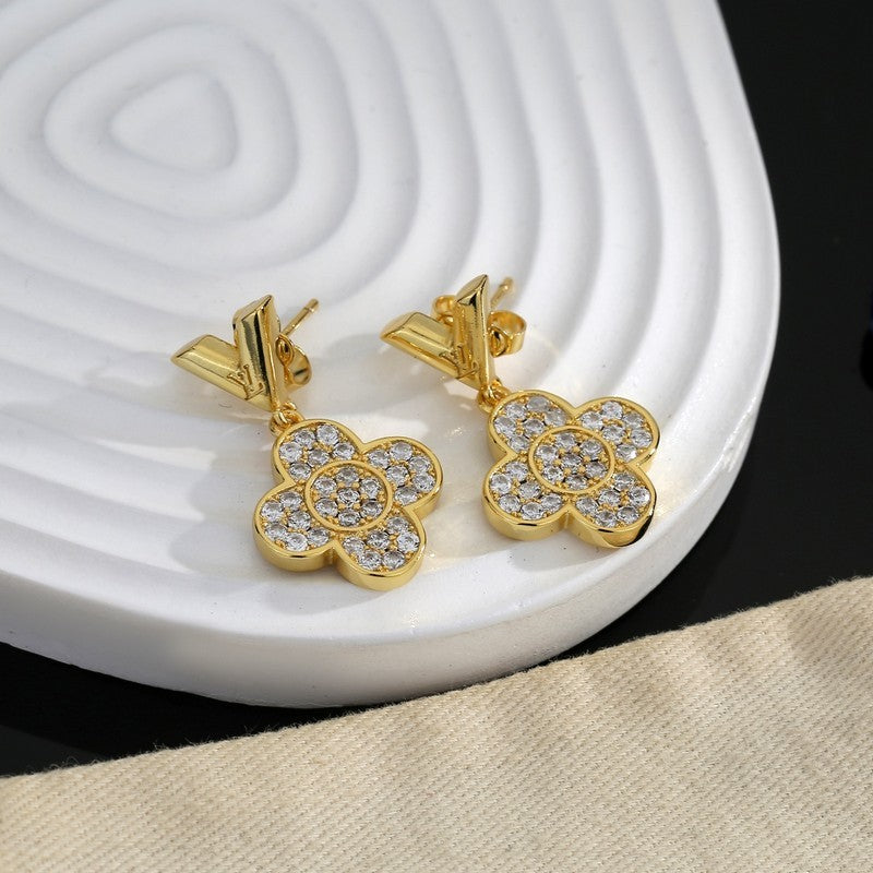 Louis Vuitton Diamond Flower Earrings - 18K Yellow Gold