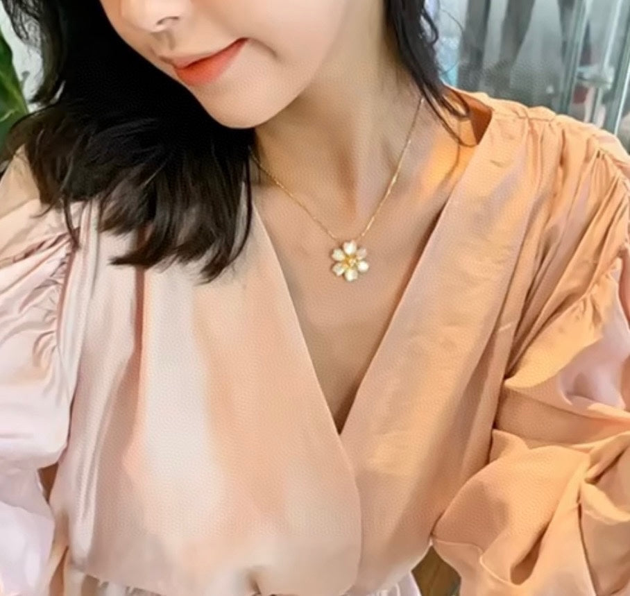 Rose de Noel Necklace - 18K Gold