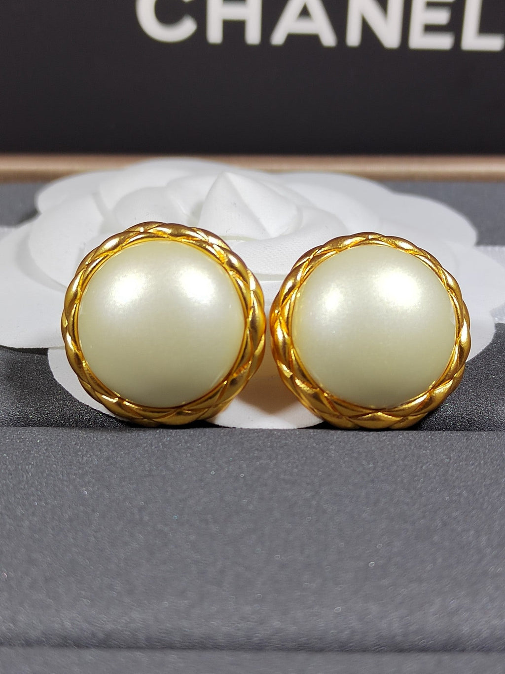 Chanel Round Pearl Earrings - 18K Yellow Gold