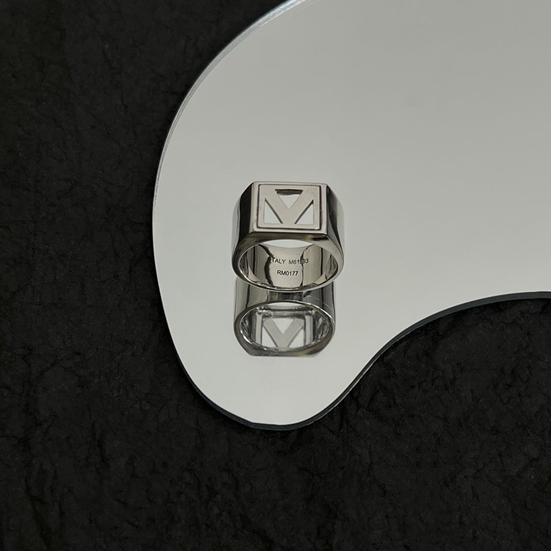 Louis Vuitton Vintage Ring - 18K White Gold
