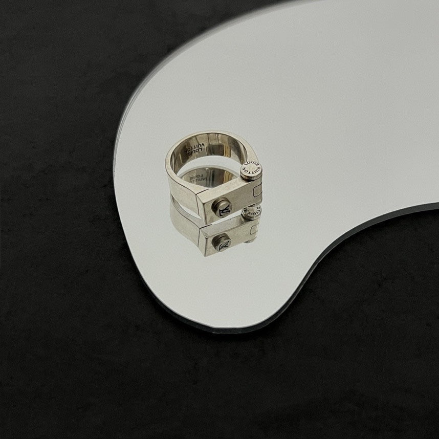 Louis Vuitton Lock Vintage Ring - 18K Gold