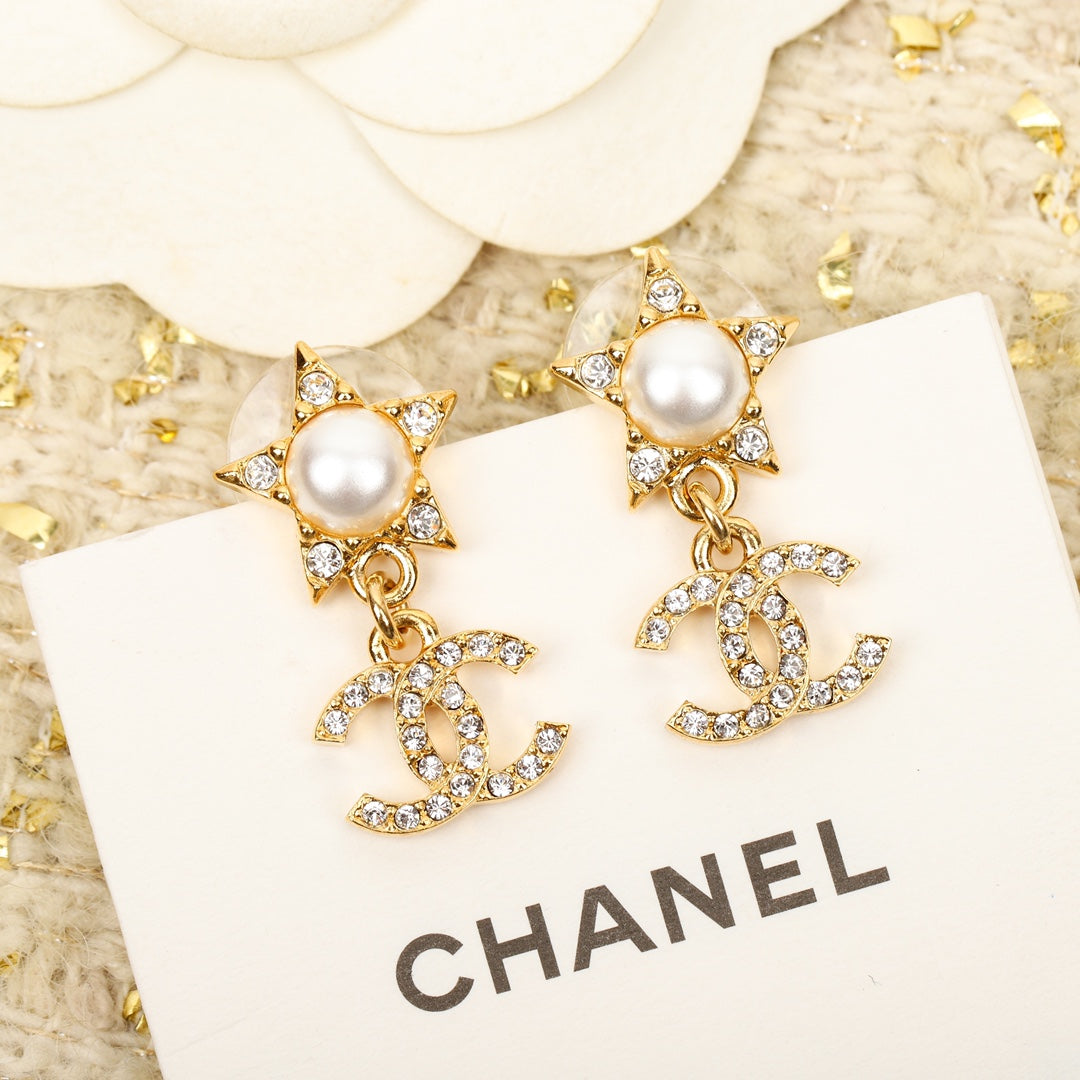 Chanel Star Crystal Earrings - 18K Yellow Gold