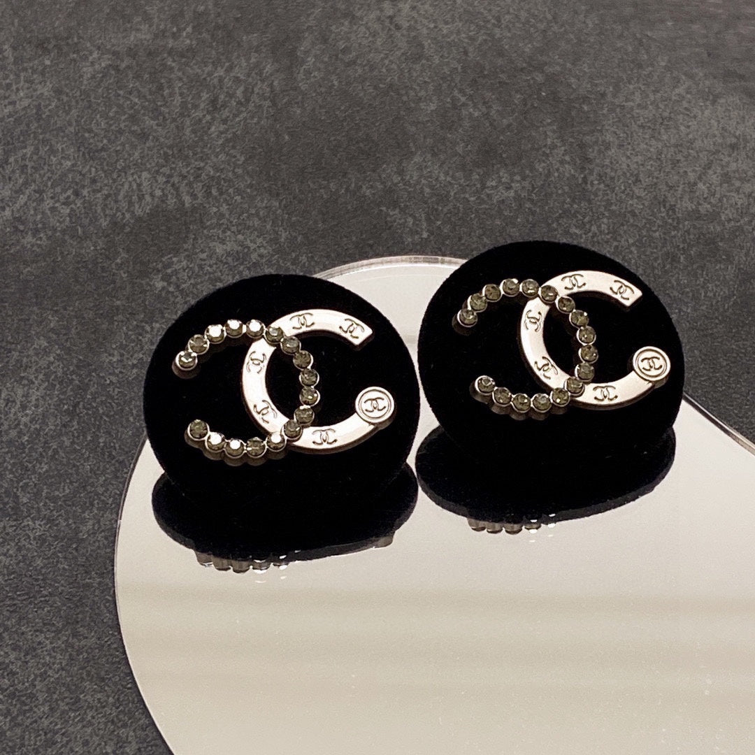 Chanel Black Resin Circle Earrings - 18K Yellow Gold