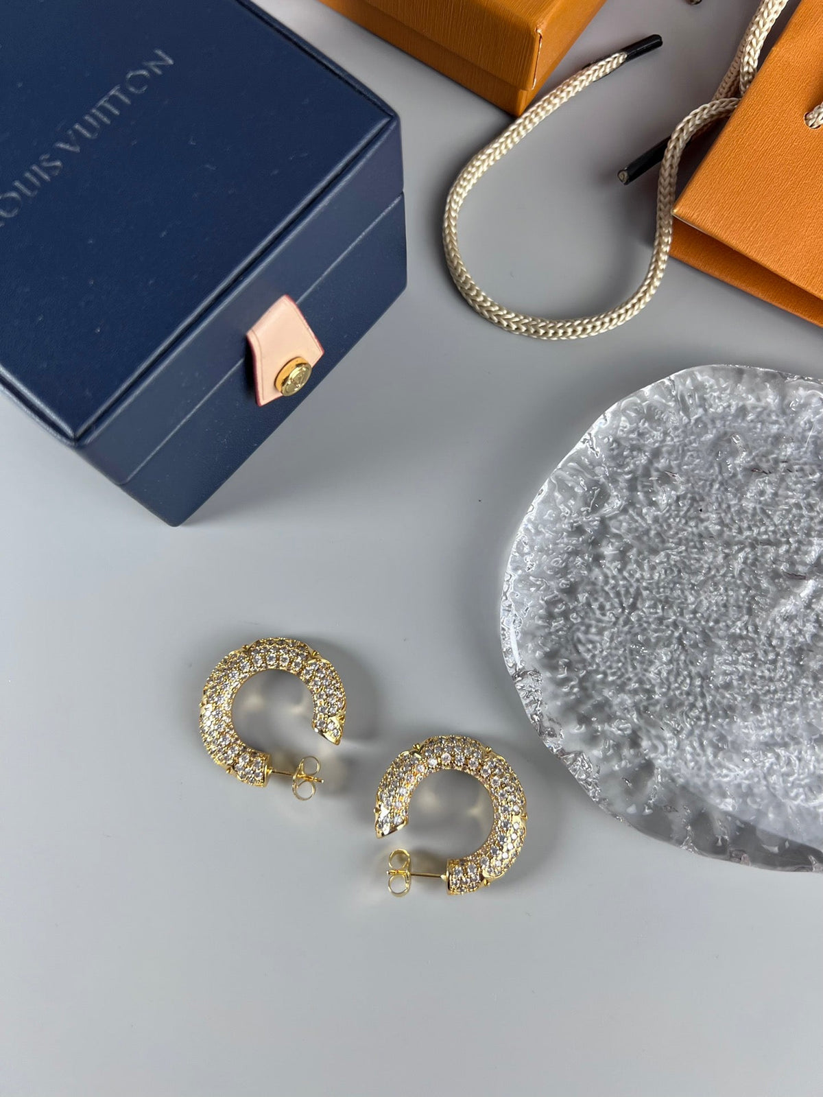Louis Vuitton Circle Diamond Earrings - 18K Gold
