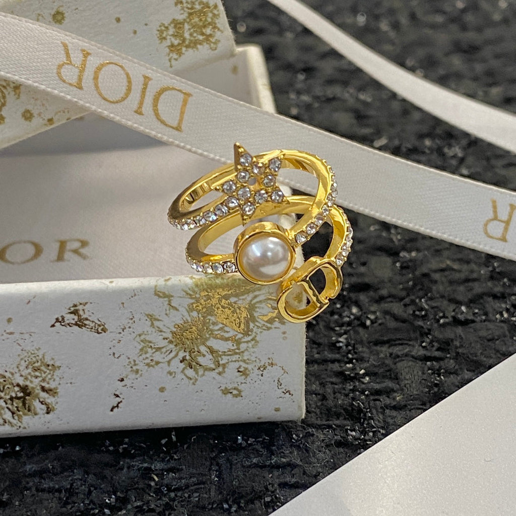Dior Star Pearl Ring - 18K Yellow Gold