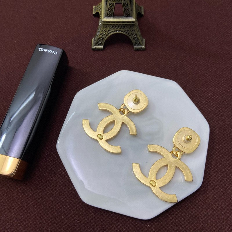 Chanel Pearl Earrings - 3.8 cm Height - 18K Yellow Gold