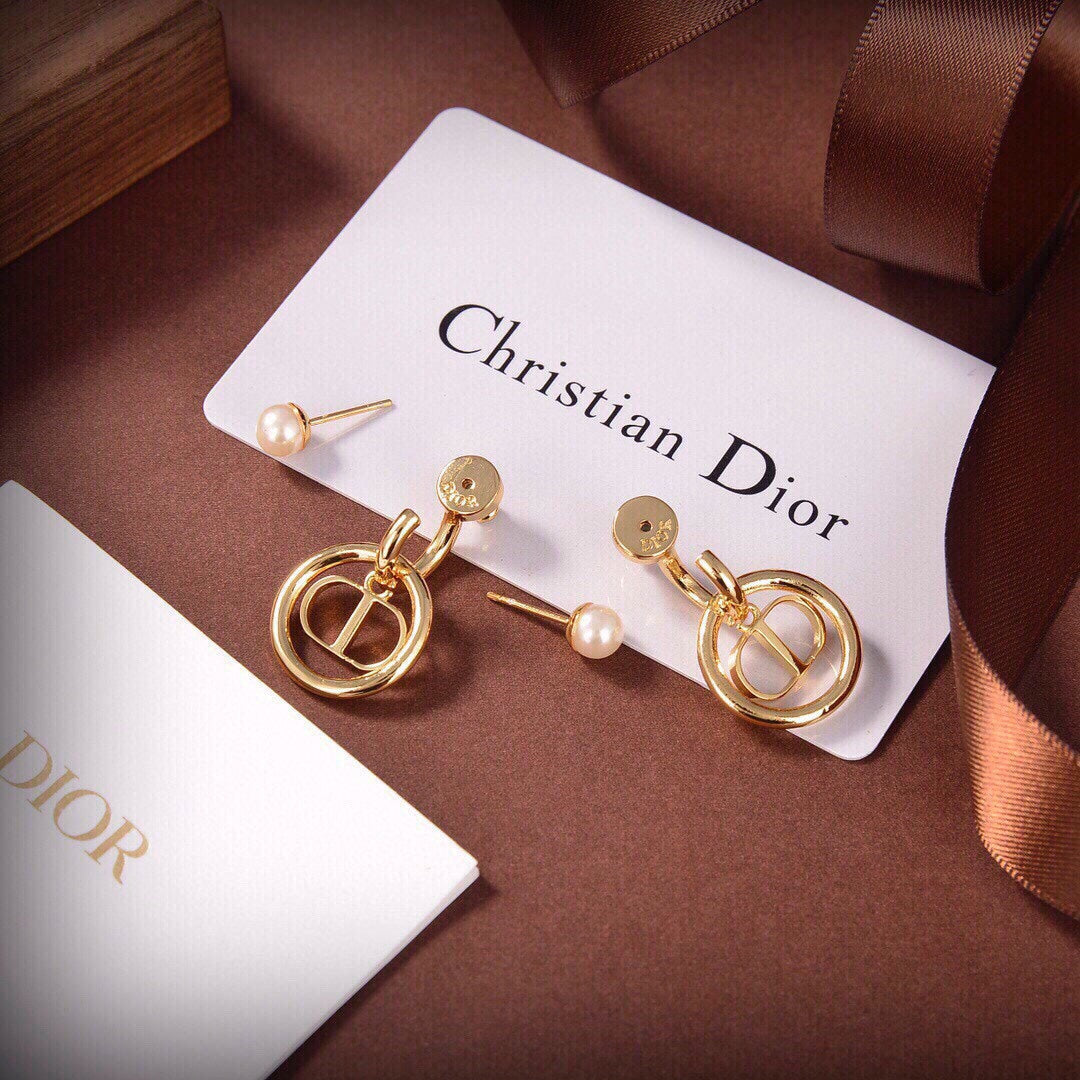 Dior 30 Montaigne Pearl Earrings