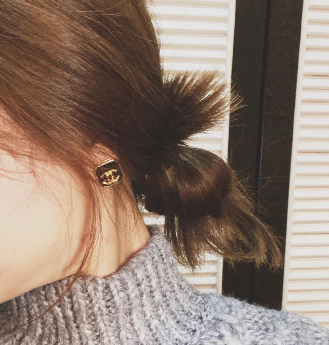 Chanel Square Resin Earrings - 18K Yellow Gold