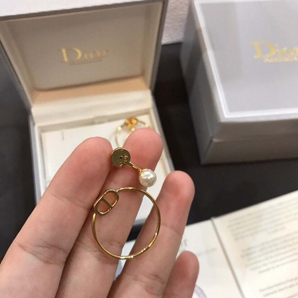 Dior 30 Montaigne Pearl Earrings