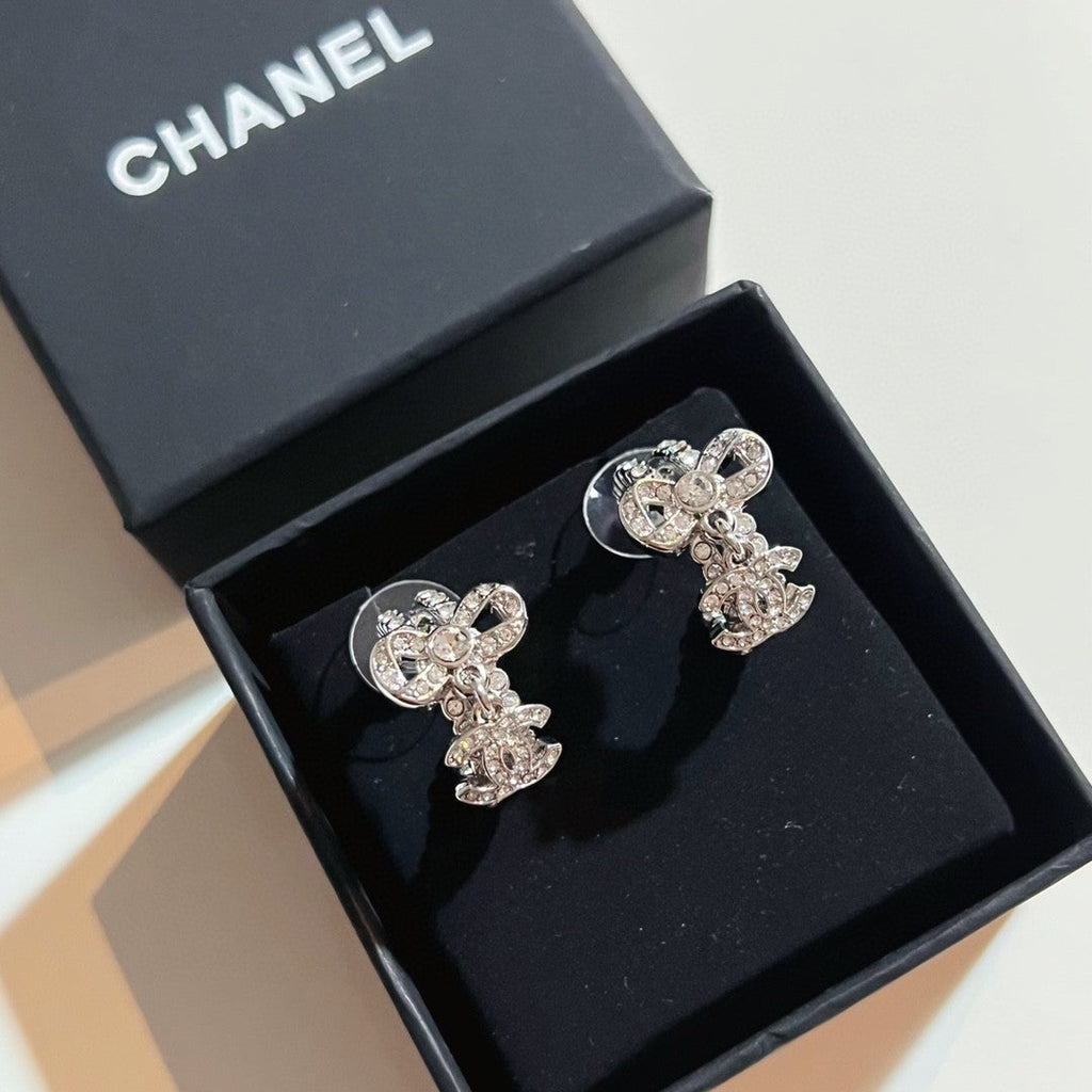 Chanel Diamond Pendant Earrings - 18K White Gold
