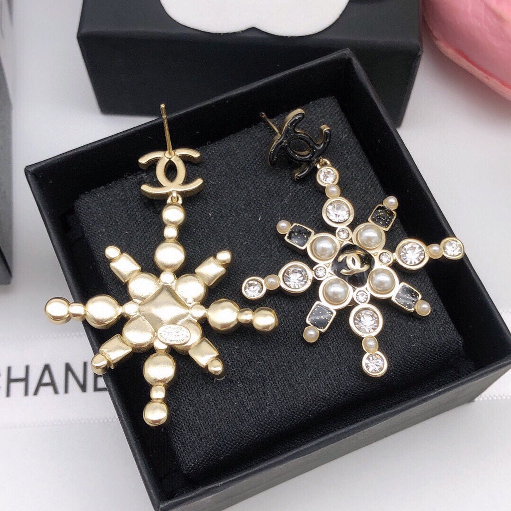 Chanel Snow Flowers Earrings - 18K Yellow Gold