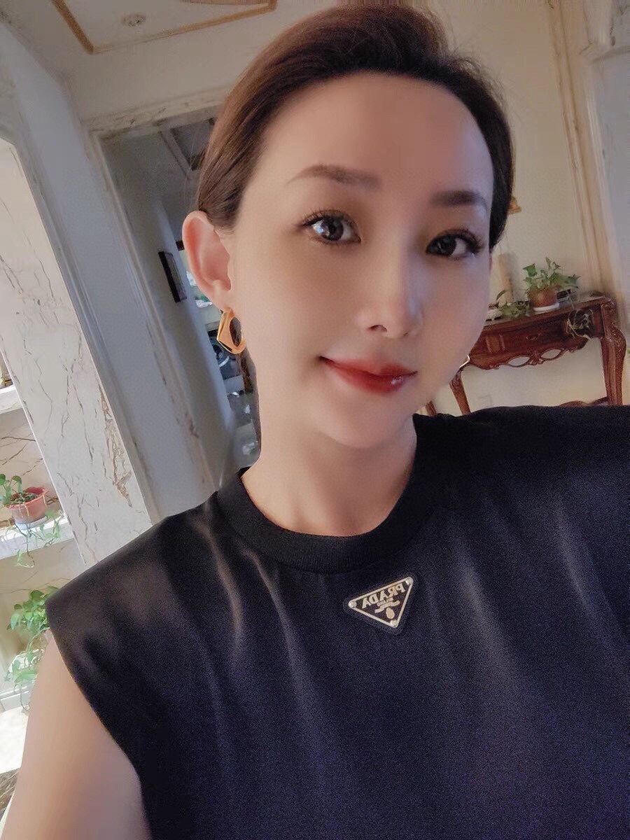 Prada Triangle Open Earrings - 18K Gold