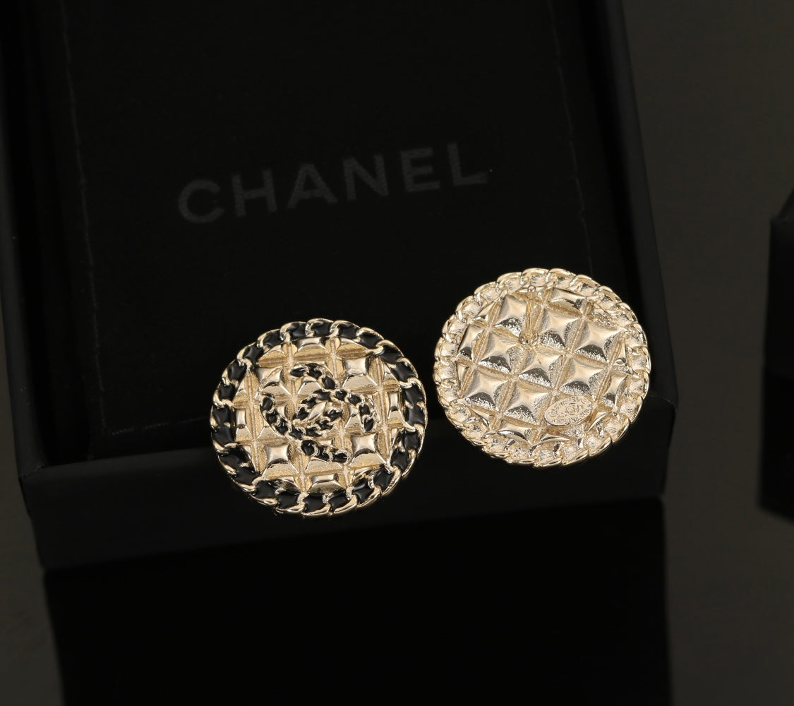 Chanel Diamond Round Earrings - 18K Yellow Gold