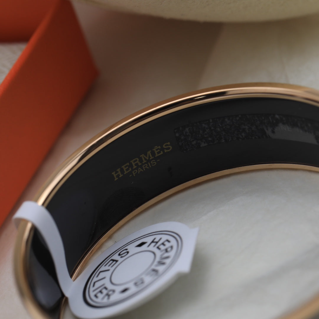 Hermes Enamel Caleche Wide Bangle Bracelet - 18K Yellow Gold