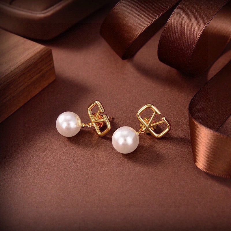 Valentino Pearl Earrings - 18K Yellow Gold