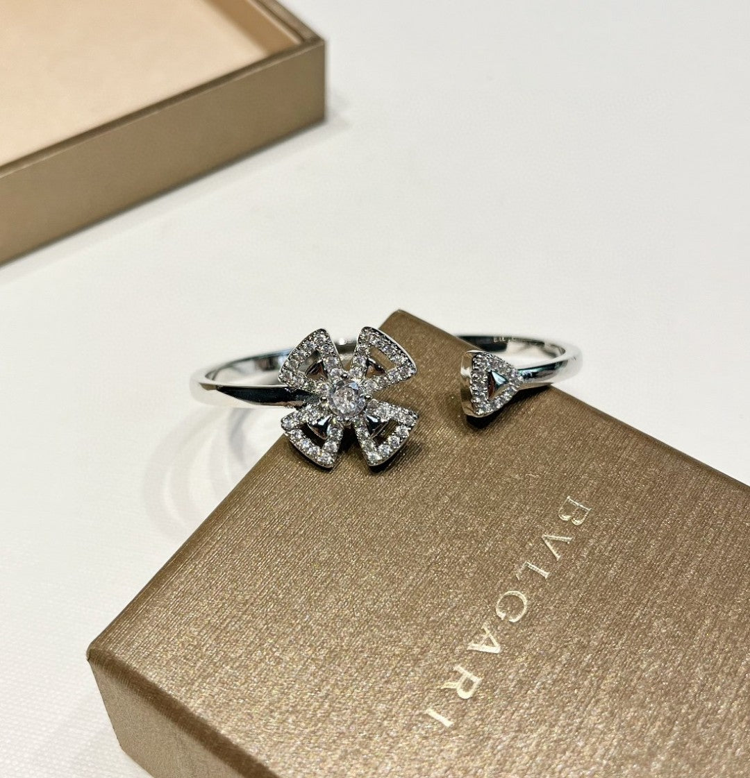 Fiorever Moissanite Bracelet - 18K Gold