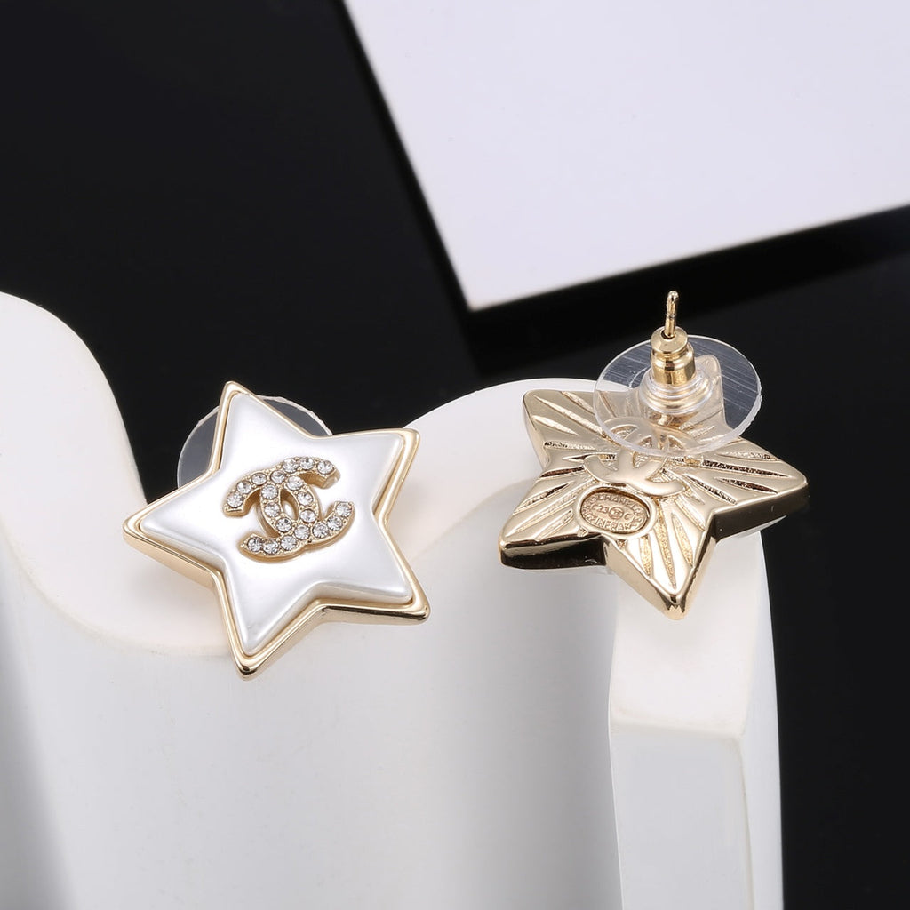 Chanel Star Pearl Earrings - 18K Yellow Gold