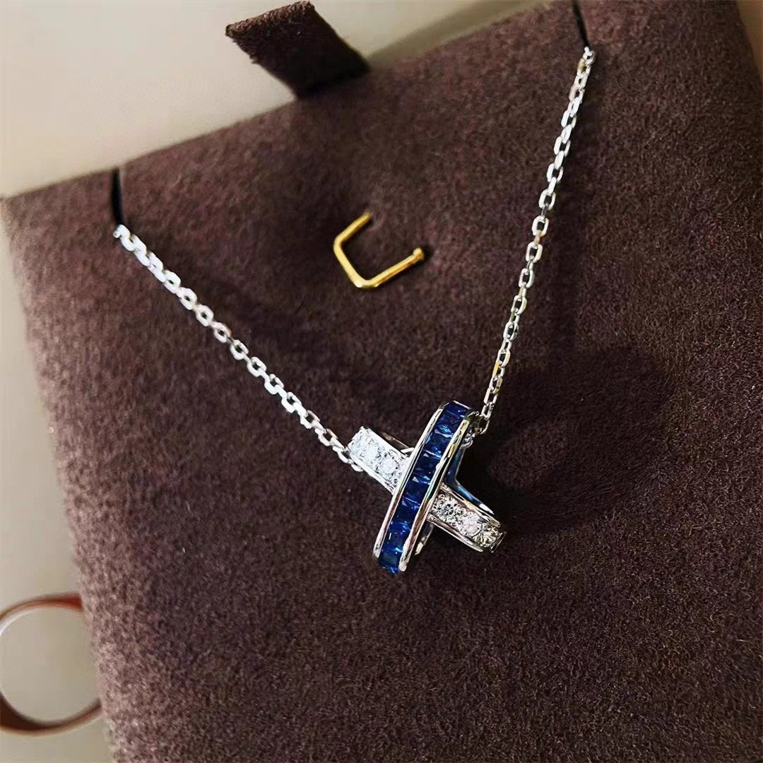 Jeux De Liens Pendant Necklace