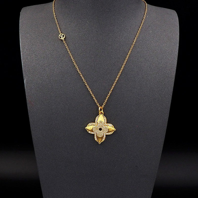 Louis Vuitton Medaillon Necklace