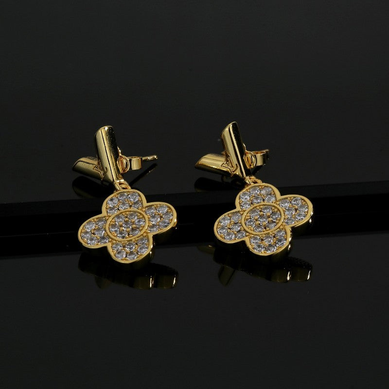 Louis Vuitton Diamond Flower Earrings - 18K Yellow Gold