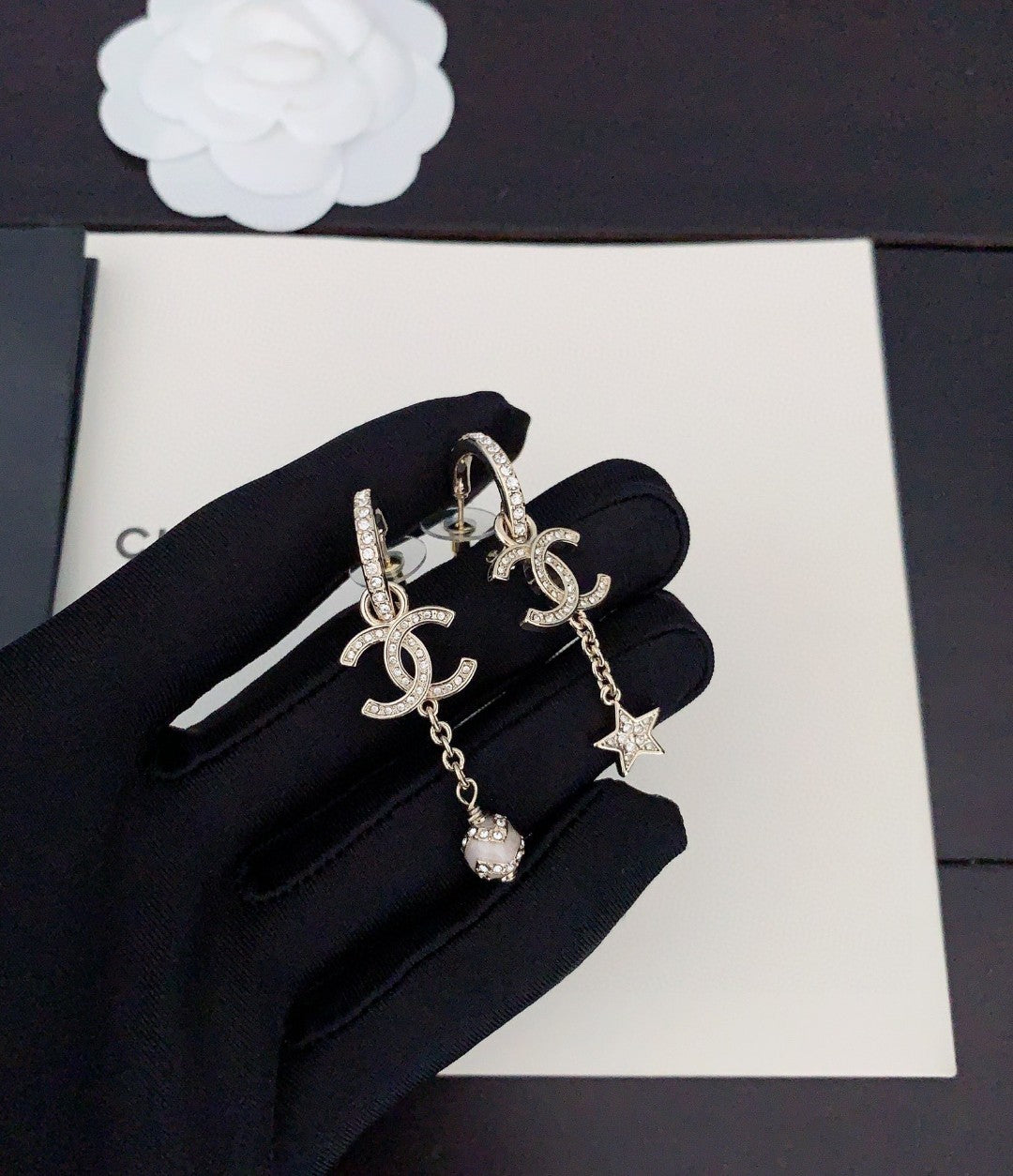 Chanel Pearl Long Pendant Earrings - 18K Yellow Gold