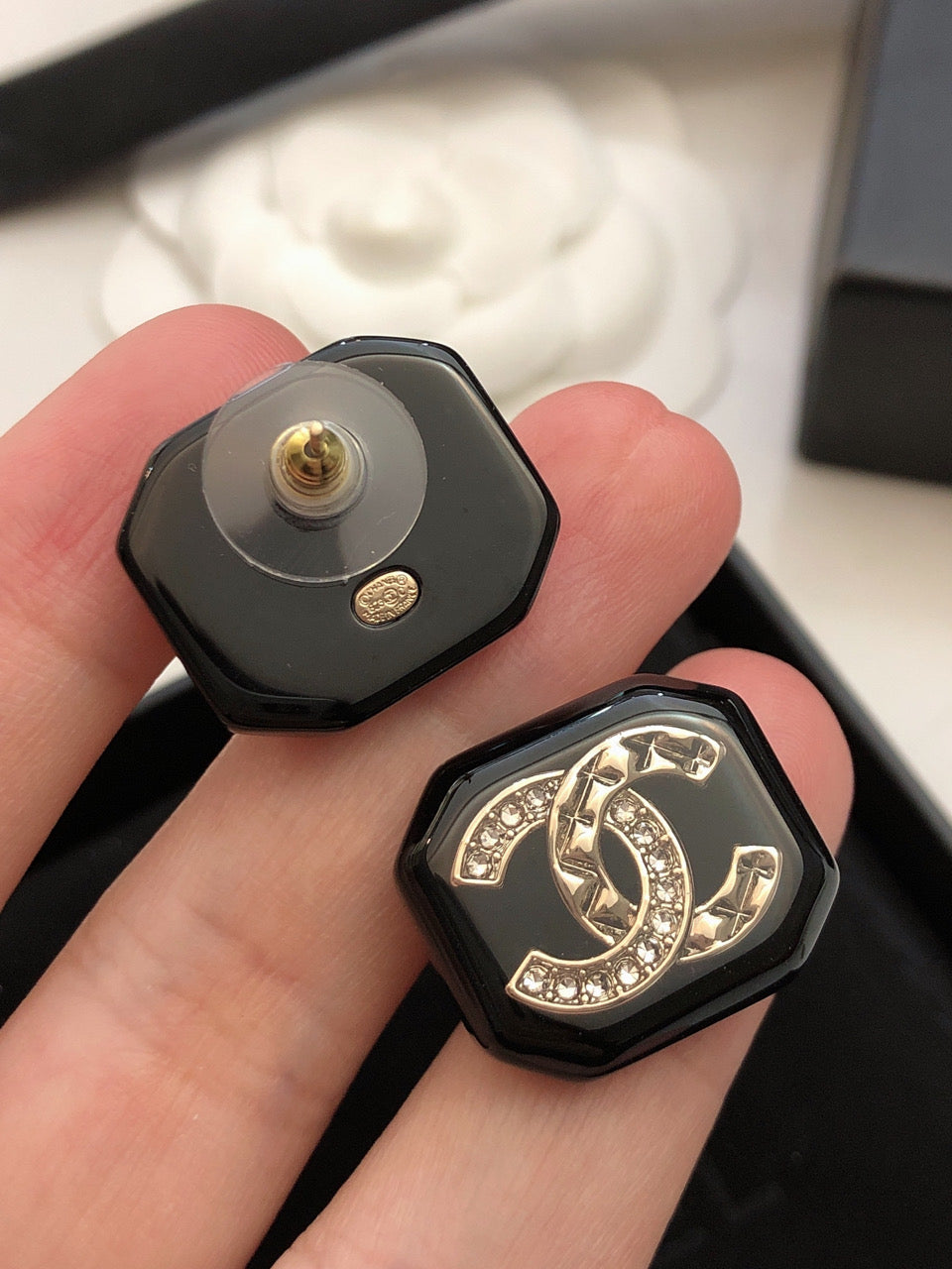 Chanel Resin Earrings - 18K Yellow Gold