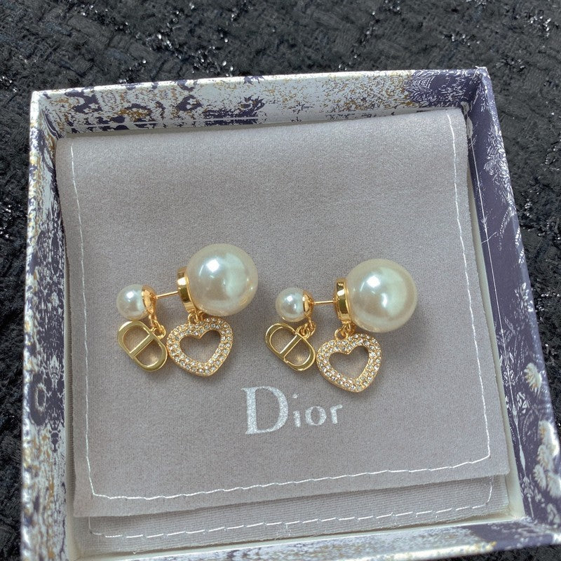 Dior 30 Montaigne Heart Earrings