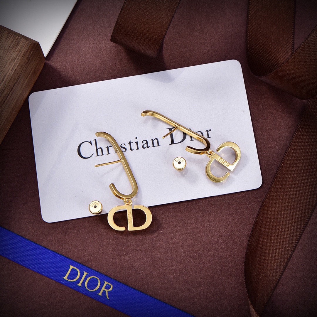 Dior 30 Montaigne Crystal Earrings