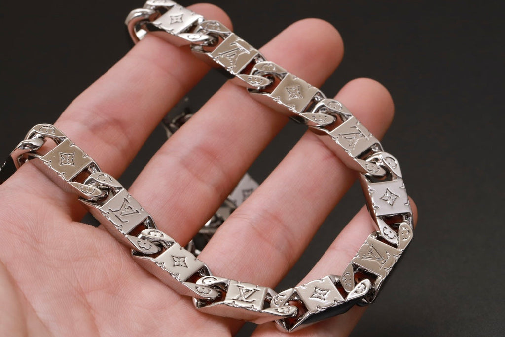 Louis Vuitton Monogram Tied Up Necklace