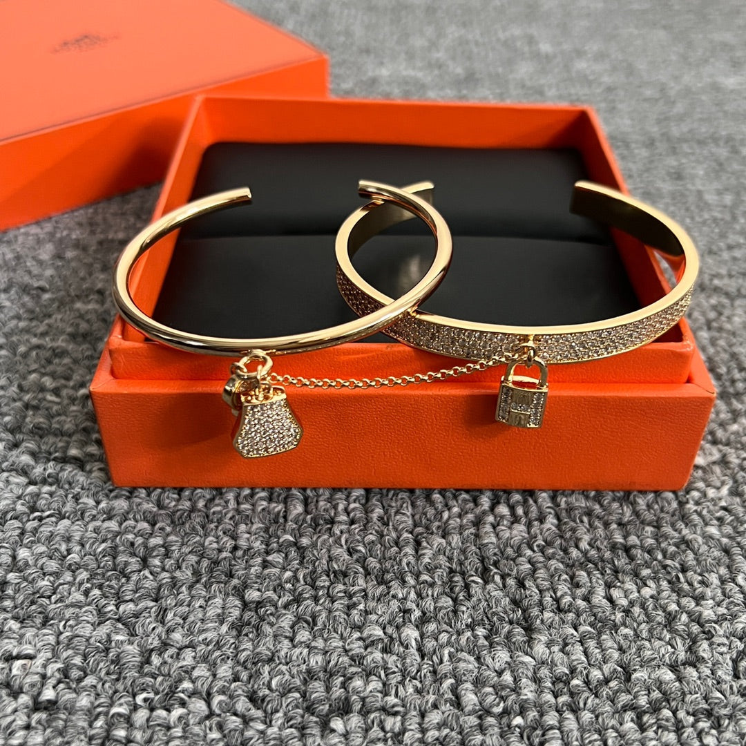 Hermes Kelly Clochette Moissanite Bracelet - 18K Yellow Gold