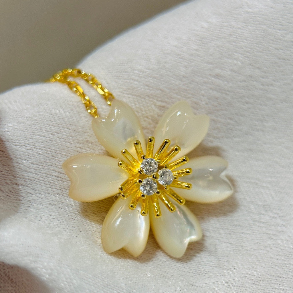 Rose De Noel Clip Pendant Necklace - 18K Gold