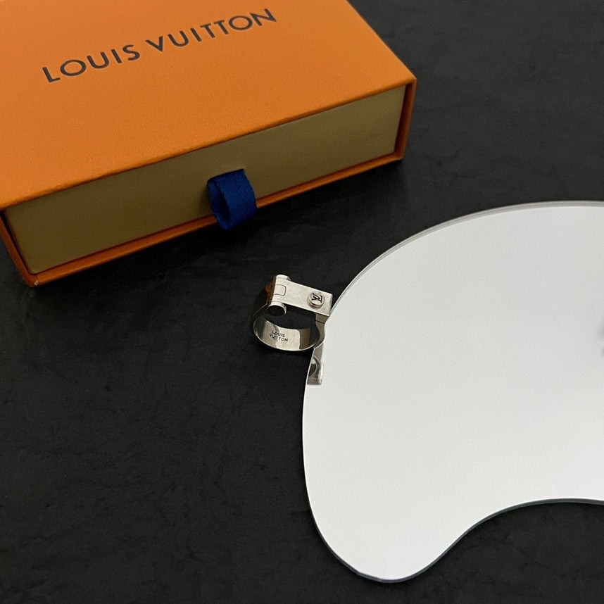 Louis Vuitton Lock Vintage Ring - 18K Gold