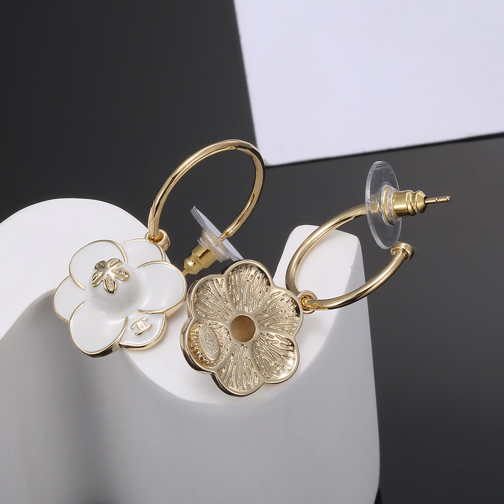Chanel Flower Earrings - 18K Yellow Gold