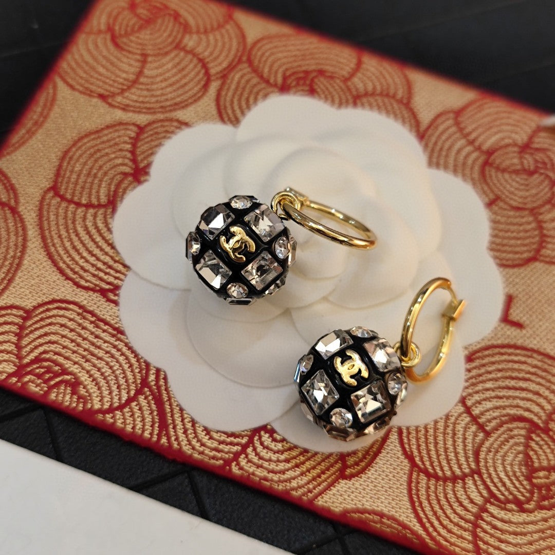 Chanel Round Crystal Earrings - 18K Yellow Gold