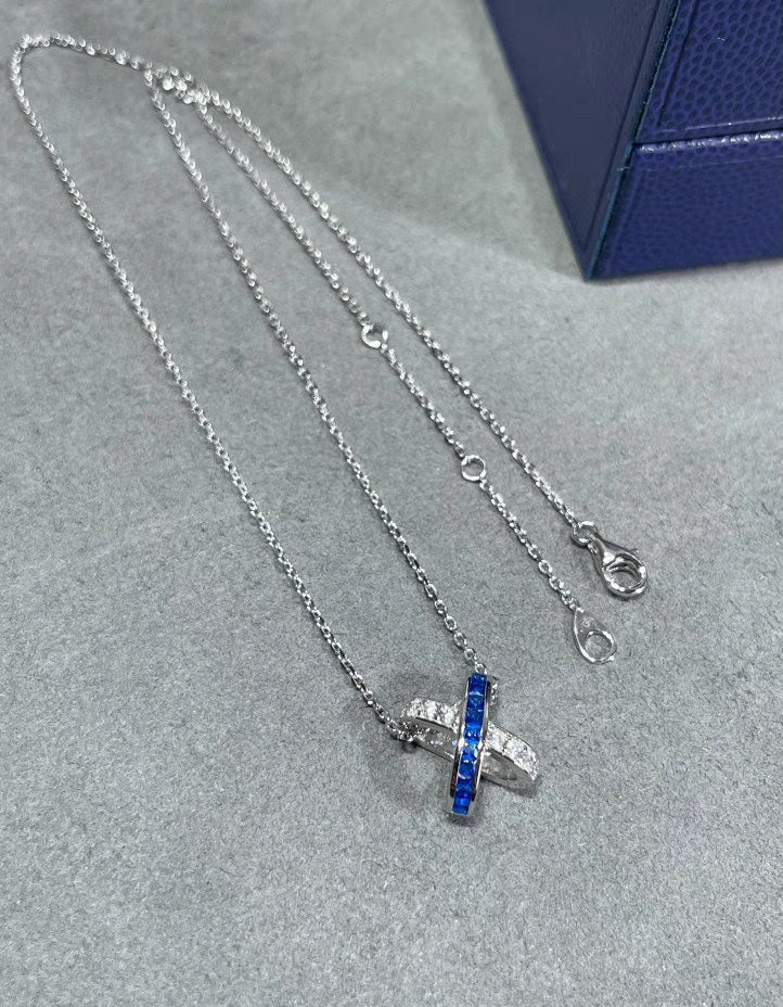Jeux De Liens Pendant Necklace