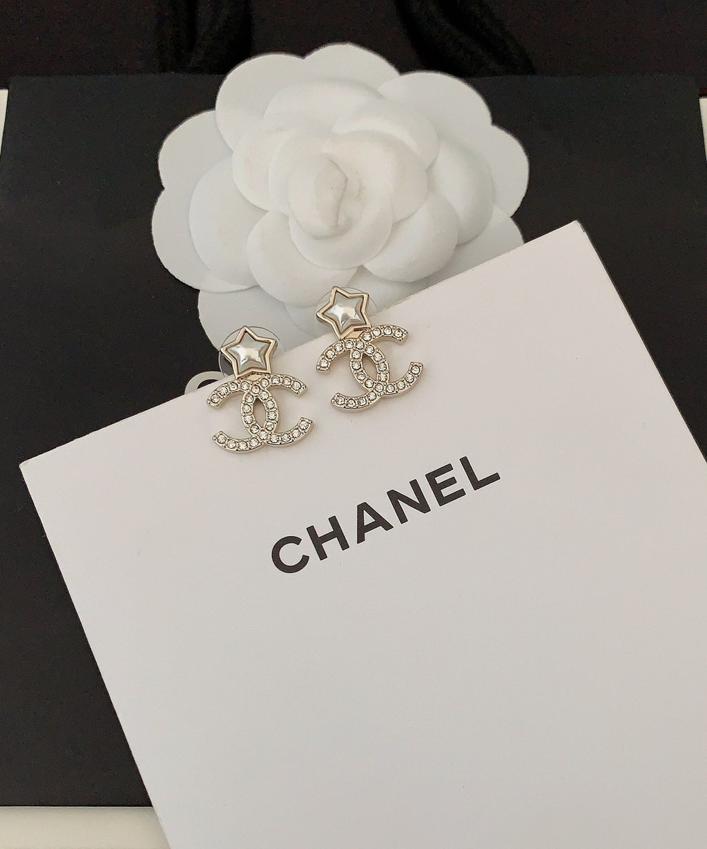 Chanel Star Crystal Earrings - 18K Yellow Gold