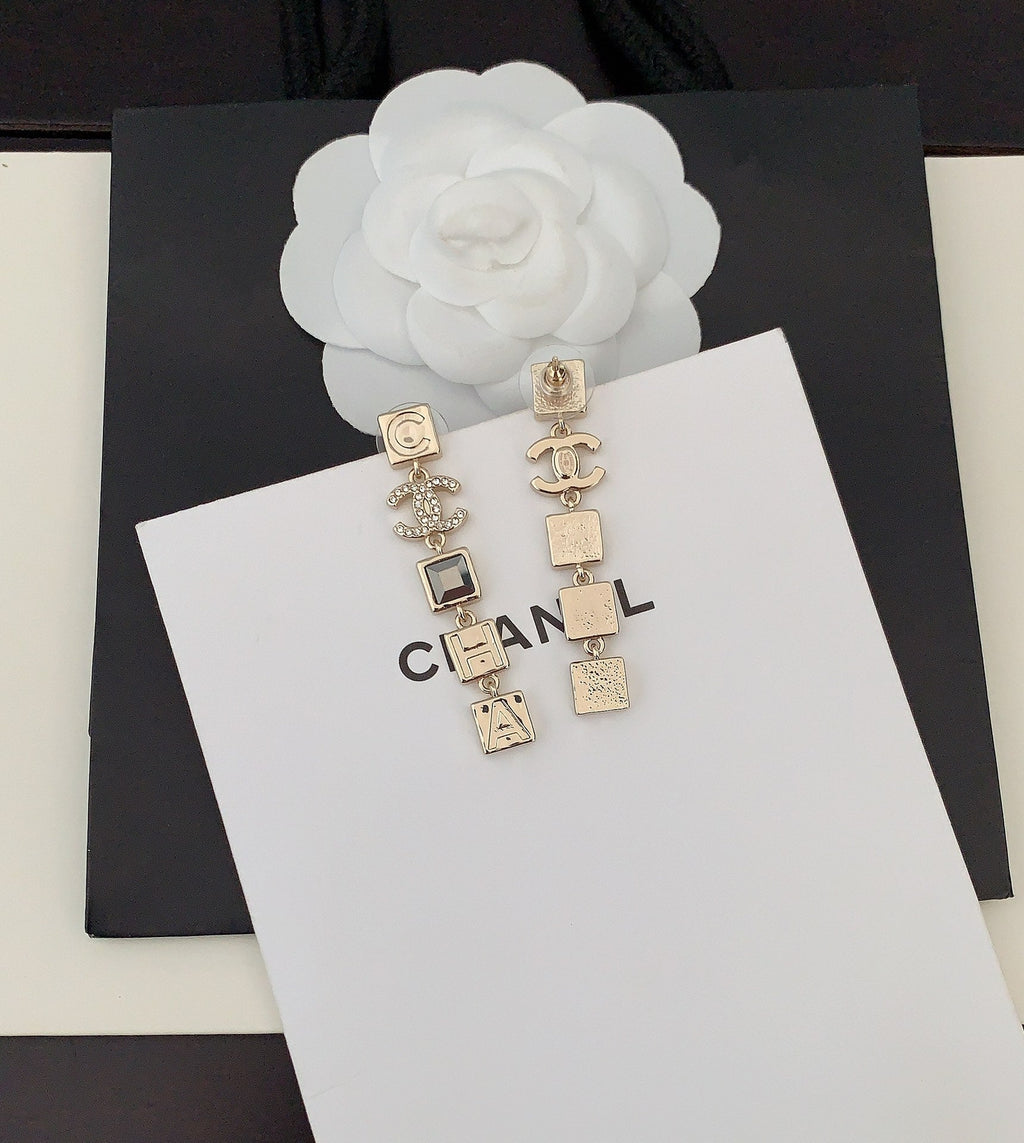 Chanel Crystals Long Earrings - 18K Yellow Gold