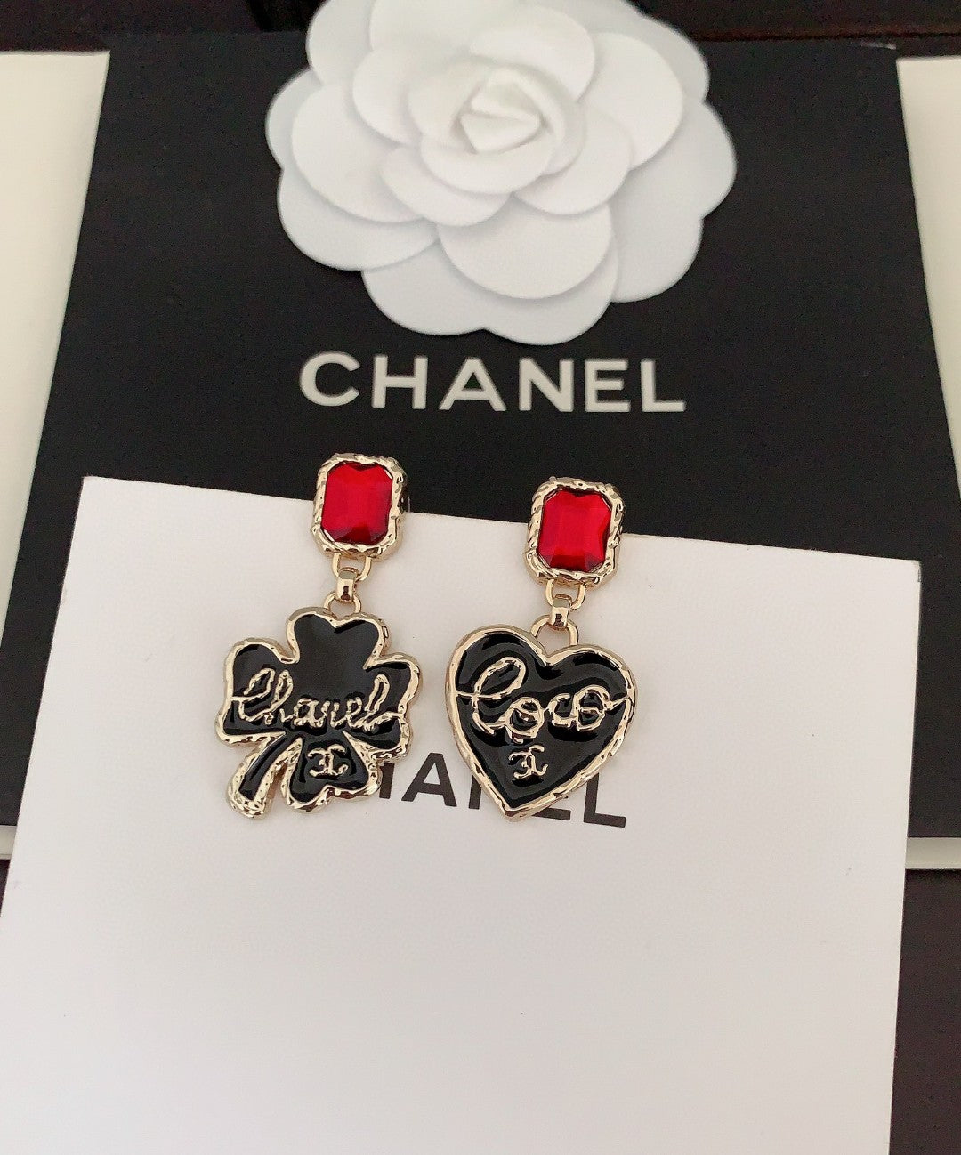 Chanel Heart Earrings - 18K Yellow Gold